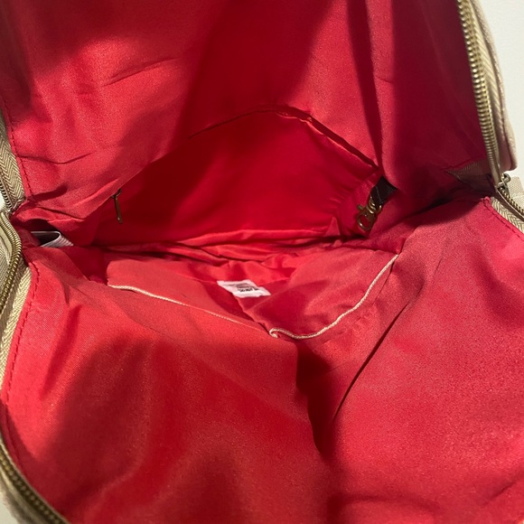 NWOT Travelon Anti Theft Quilted Bag with RFID Wallet - Picture 8 of 14